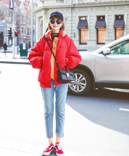 紅色羽絨服搭配什么褲子？四種混搭讓你潮范兒十足