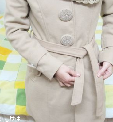大衣上的蝴蝶結(jié)怎么打？簡(jiǎn)單幾步輕松搞定