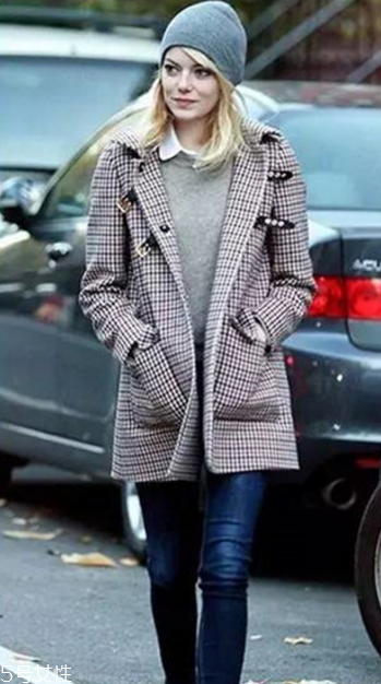 牛角扣大衣配什么褲子？教你穿出最美學(xué)院風(fēng)