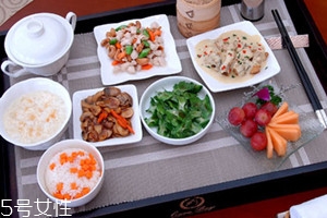 坐月子不能吃鹽嗎 吃鹽需適量 坐月子不能吃鹽嗎 吃鹽需適量