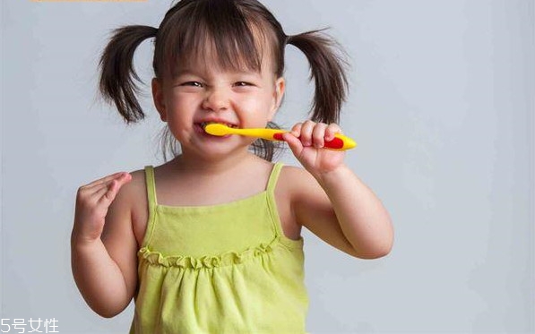 兒童牙齒涂氟注意事項 這8點要知道 兒童牙齒涂氟注意事項 這8點要知道