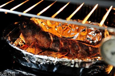 烤箱烤魚(yú)的溫度和時(shí)間 15分鐘左右 烤箱烤魚(yú)的溫度和時(shí)間 15分鐘左右