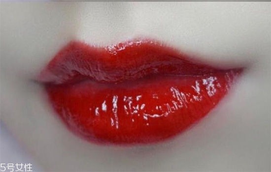 阿瑪尼黑管哪個色最火？阿瑪尼紅管和黑管的區(qū)別