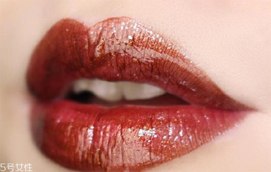 阿瑪尼黑管哪個色最火？阿瑪尼紅管和黑管的區(qū)別