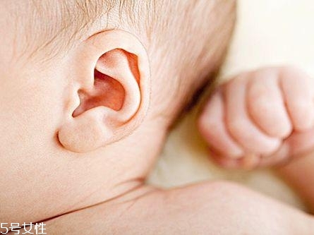 寶寶耳朵里有臭味怎么回事 耳朵發(fā)炎引起 寶寶耳朵里有臭味怎么回事 耳朵發(fā)炎引起