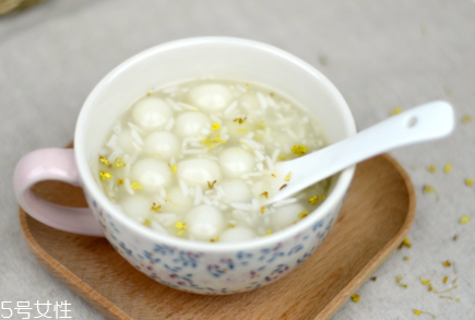 酒釀圓子可以豐胸嗎 有一定作用 酒釀圓子可以豐胸嗎 有一定作用