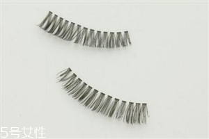 長(zhǎng)期佩戴假睫毛有什么危害？適當(dāng)給眼周肌膚放個(gè)假