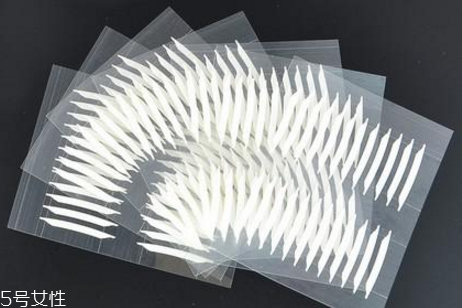 長(zhǎng)期佩戴假睫毛有什么危害？適當(dāng)給眼周肌膚放個(gè)假