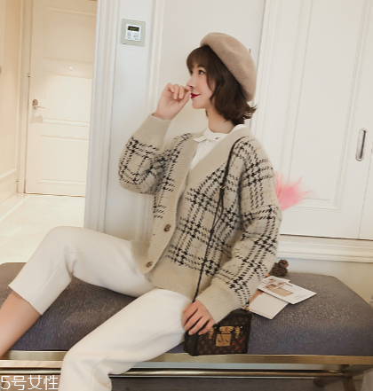 格子針織衫怎么搭配？有一種經(jīng)典叫格紋