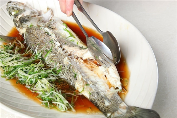 魚刺卡在喉嚨怎么辦 唯一正解就醫(yī) 魚刺卡在喉嚨怎么辦 唯一正解就醫(yī)