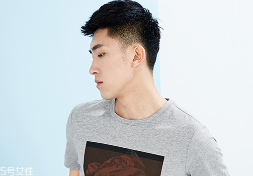 2018男生流行發(fā)型名稱 2018年男生短發(fā)發(fā)型圖片 2018男生流行發(fā)型名稱 2018年男生短發(fā)發(fā)型圖片