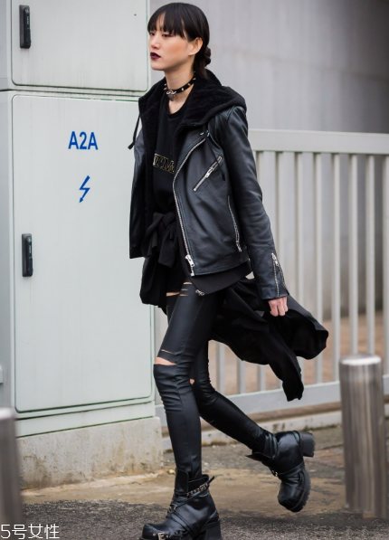 皮衣下面搭配什么好看？玩出個性混搭風(fēng)