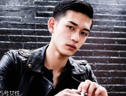 2018男生流行發(fā)型名稱 2018年男生短發(fā)發(fā)型圖片 2018男生流行發(fā)型名稱 2018年男生短發(fā)發(fā)型圖片