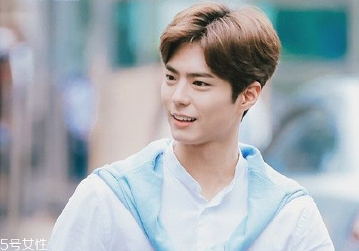 2018男生流行發(fā)型名稱 2018年男生短發(fā)發(fā)型圖片 2018男生流行發(fā)型名稱 2018年男生短發(fā)發(fā)型圖片