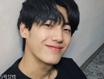 2018男生流行發(fā)型名稱 2018年男生短發(fā)發(fā)型圖片 2018男生流行發(fā)型名稱 2018年男生短發(fā)發(fā)型圖片