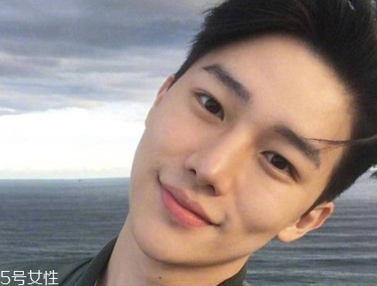 2018男生流行發(fā)型名稱 2018年男生短發(fā)發(fā)型圖片 2018男生流行發(fā)型名稱 2018年男生短發(fā)發(fā)型圖片