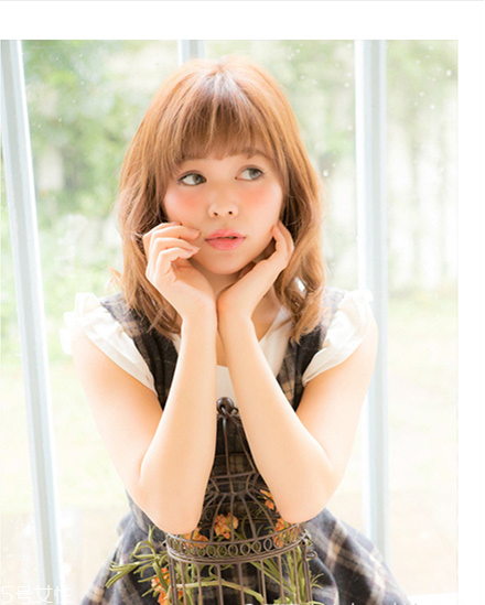 齊劉海適合什么卷發(fā)？如何選擇適合自己的發(fā)型