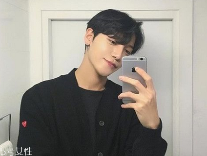 2018男生流行發(fā)型名稱 2018年男生短發(fā)發(fā)型圖片 2018男生流行發(fā)型名稱 2018年男生短發(fā)發(fā)型圖片