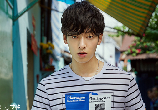 2018男生流行發(fā)型名稱 2018年男生短發(fā)發(fā)型圖片 2018男生流行發(fā)型名稱 2018年男生短發(fā)發(fā)型圖片