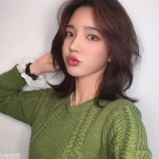 齊肩發(fā)怎么燙好看？女生發(fā)型設(shè)計與臉形搭配