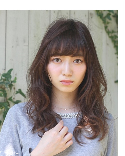 齊劉海適合什么卷發(fā)？如何選擇適合自己的發(fā)型