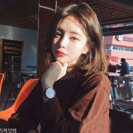 齊肩發(fā)怎么燙好看？女生發(fā)型設(shè)計與臉形搭配