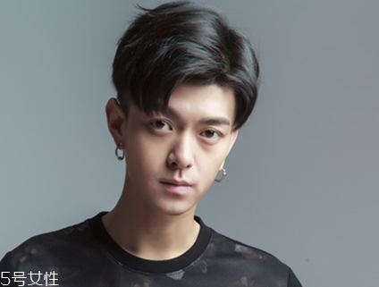 2018男生流行發(fā)型名稱 2018年男生短發(fā)發(fā)型圖片 2018男生流行發(fā)型名稱 2018年男生短發(fā)發(fā)型圖片