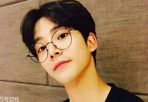 2018男生流行發(fā)型名稱 2018年男生短發(fā)發(fā)型圖片 2018男生流行發(fā)型名稱 2018年男生短發(fā)發(fā)型圖片