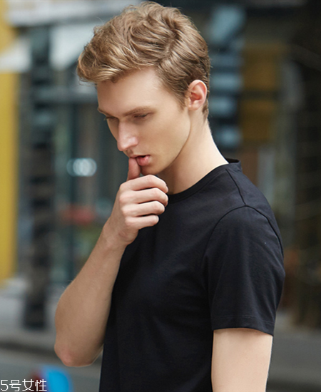 2022最流行發(fā)型顏色男生？男生潮流發(fā)型