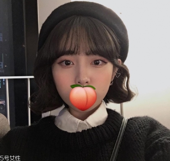 冬天戴帽子怎么扎頭發(fā)好？法式魚骨辮編發(fā)很特別