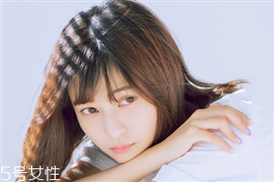 2022最流行的發(fā)色顯白？不同膚色適合不同發(fā)色