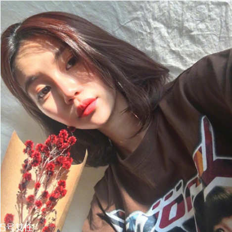 齊肩直發(fā)染什么顏色好看？簡單好看的齊肩發(fā)扎法