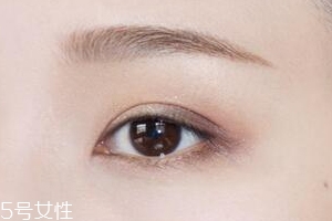 內(nèi)眼線的畫法 簡(jiǎn)單又實(shí)用的大眼偽裝術(shù)