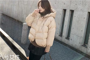 短款羽絨服怎么搭配？小個子女生的顯高利器