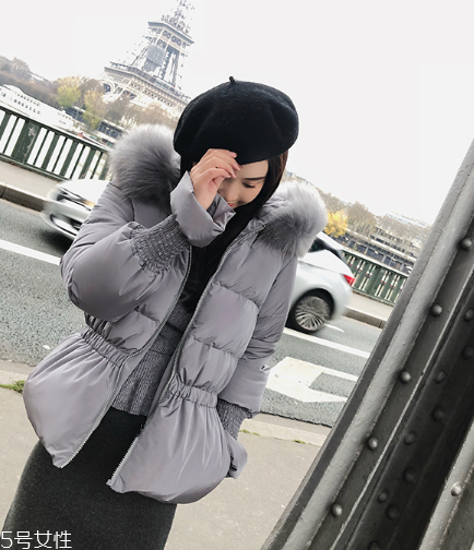 短款羽絨服怎么搭配？小個子女生的顯高利器