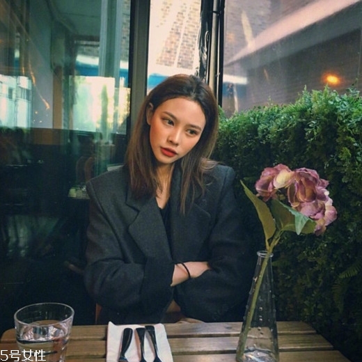 齊肩直發(fā)染什么顏色好看？簡單好看的齊肩發(fā)扎法