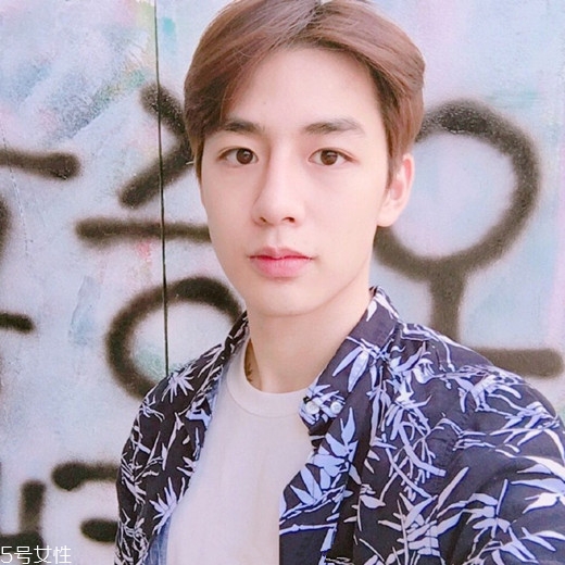 2022最流行發(fā)型顏色男生？男生潮流發(fā)型