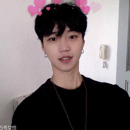 2022最流行發(fā)型顏色男生？男生潮流發(fā)型