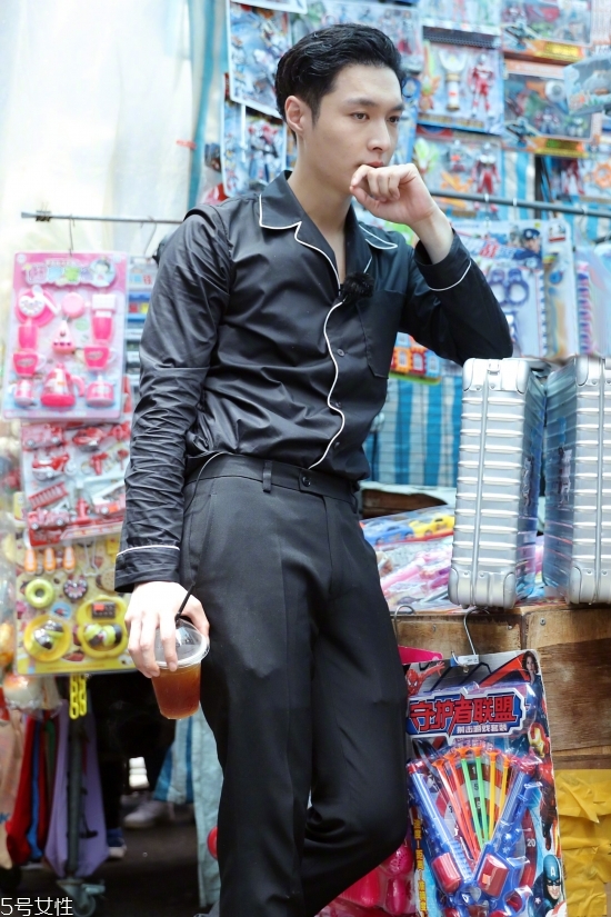 2018男生流行什么發(fā)型款式？2018男生染發(fā)顏色推薦