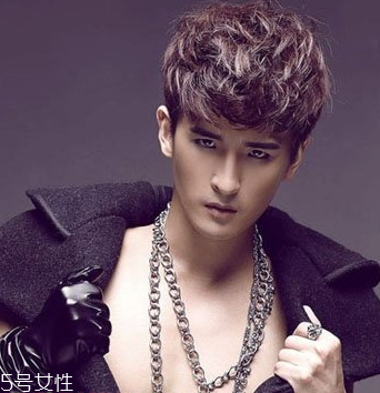 2022最流行發(fā)型顏色男生？男生潮流發(fā)型