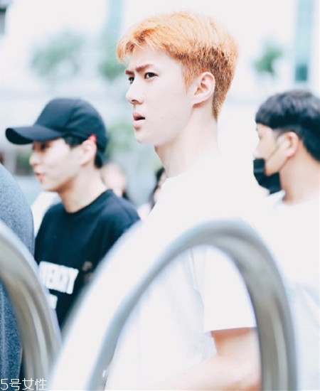 2022最流行發(fā)型顏色男生？男生潮流發(fā)型