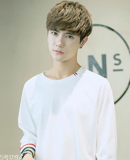 2022最流行發(fā)型顏色男生？男生潮流發(fā)型