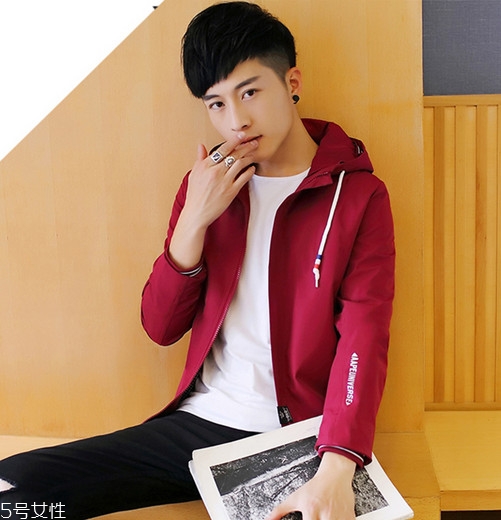 2018男生流行什么發(fā)型款式？2018男生染發(fā)顏色推薦