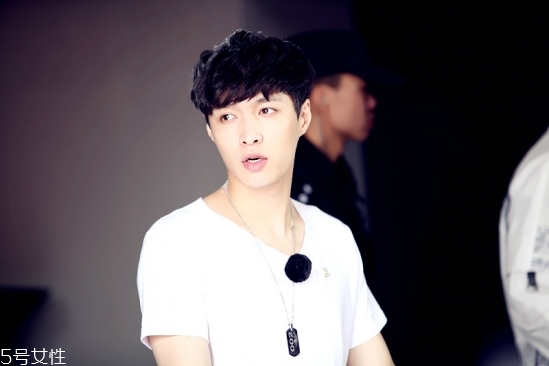 2018男生流行什么發(fā)型款式？2018男生染發(fā)顏色推薦