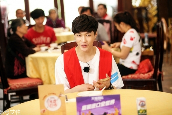 2018男生流行什么發(fā)型款式？2018男生染發(fā)顏色推薦