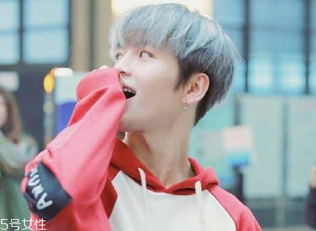 男生頭發(fā)稀疏適合什么發(fā)型？圓形劉海很好看