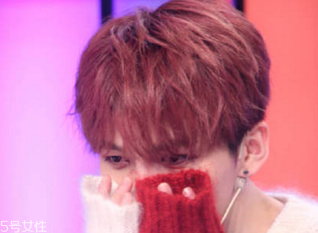 男生頭發(fā)稀疏適合什么發(fā)型？圓形劉海很好看