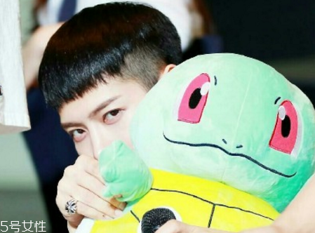 男生頭發(fā)稀疏適合什么發(fā)型？圓形劉海很好看