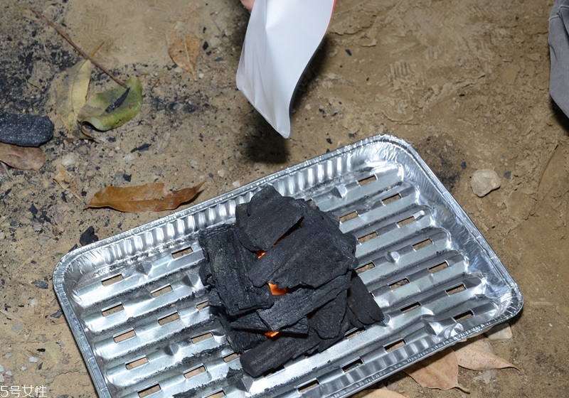 怎么用木炭生火 木炭生火技巧 怎么用木炭生火 木炭生火技巧