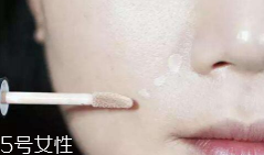 怎么遮瑕雀斑效果最好？雀斑遮瑕少不了遮瑕筆